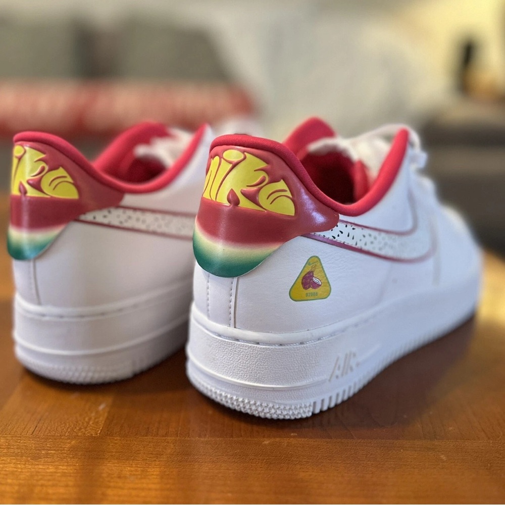 Nike Air Force 1 Dragonfruit with Pink Highlights - Picture 4 of 7